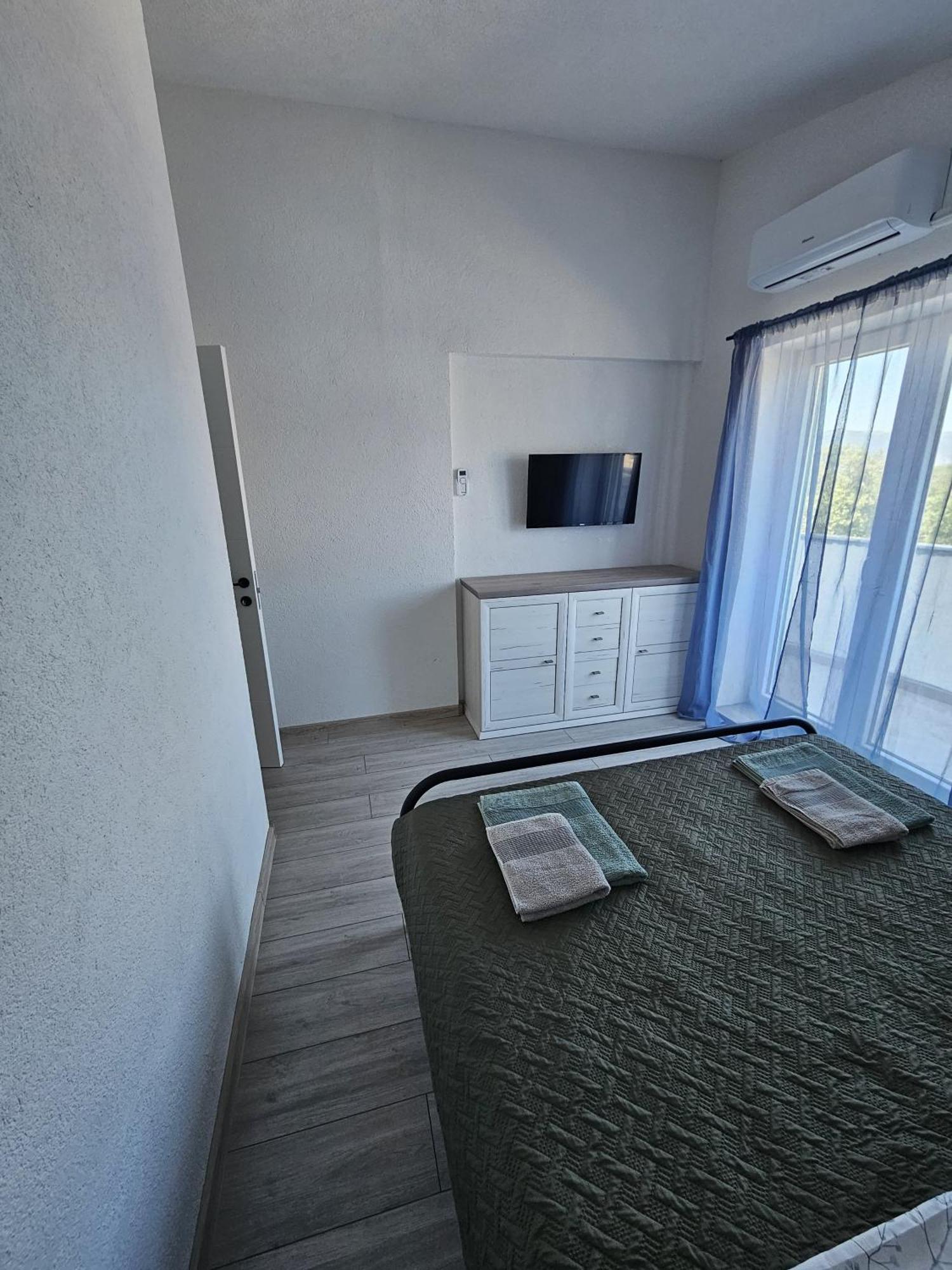 Apartmani 1 Pinezici Esterno foto