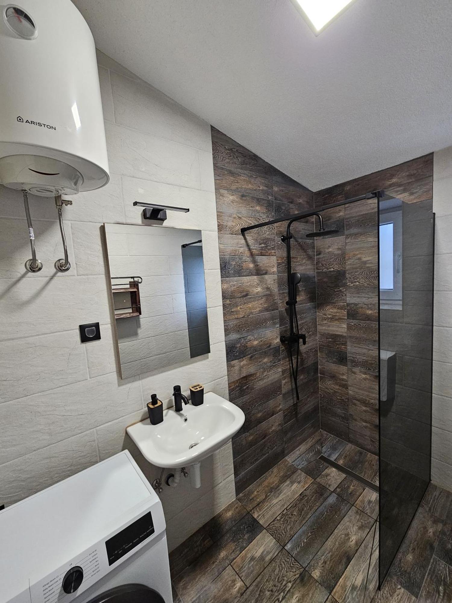 Apartmani 1 Pinezici Esterno foto