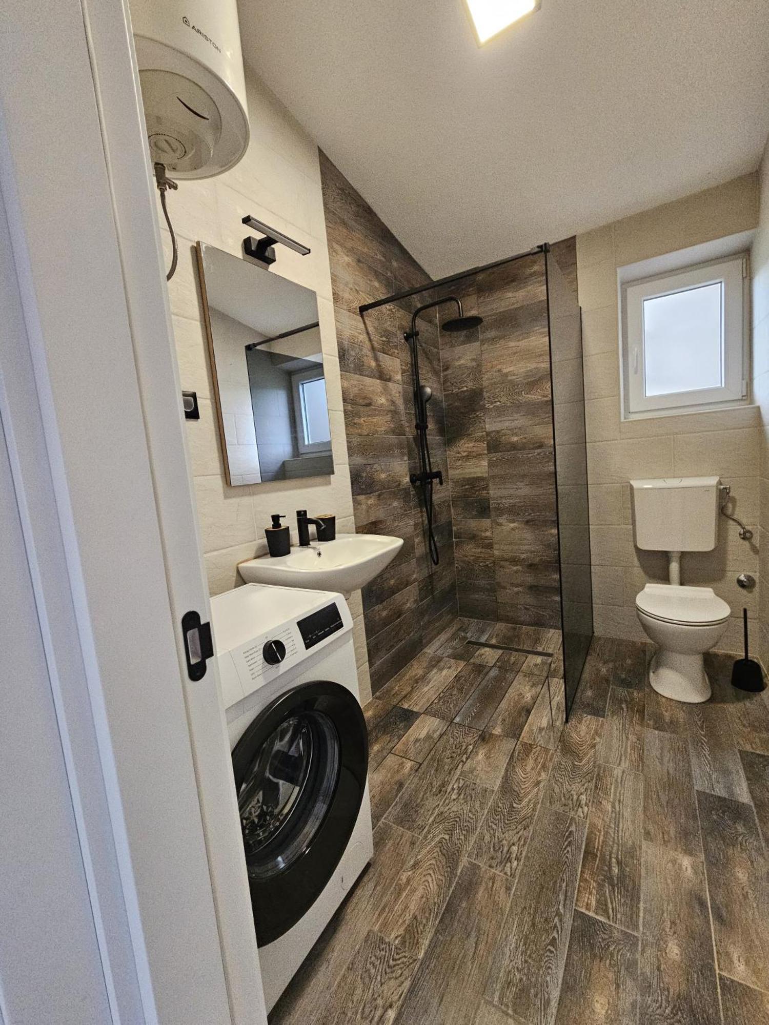 Apartmani 1 Pinezici Esterno foto