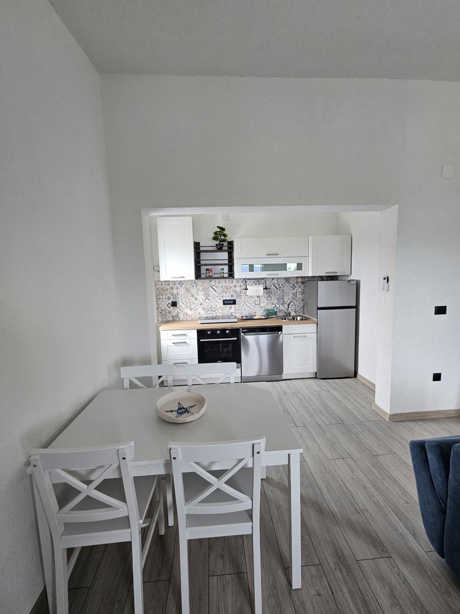 Apartmani 1 Pinezici Esterno foto