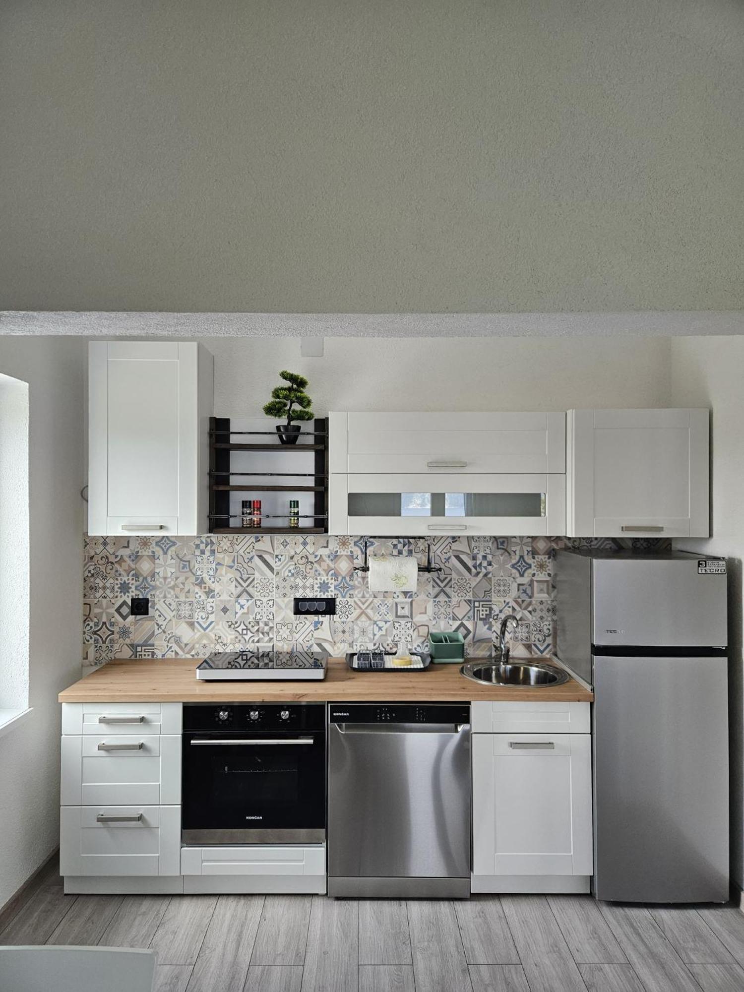 Apartmani 1 Pinezici Esterno foto